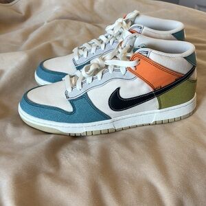 Nike Dunk Mid